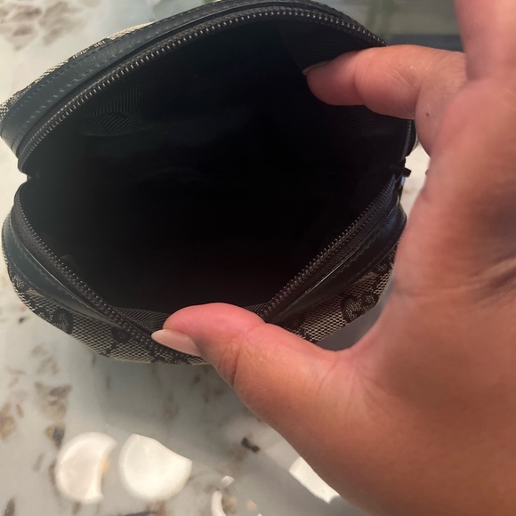 Preloved Authentic Gucci GG Monogram Zip pouch/ toiletry/cosmetic bag - Picture 6 of 10